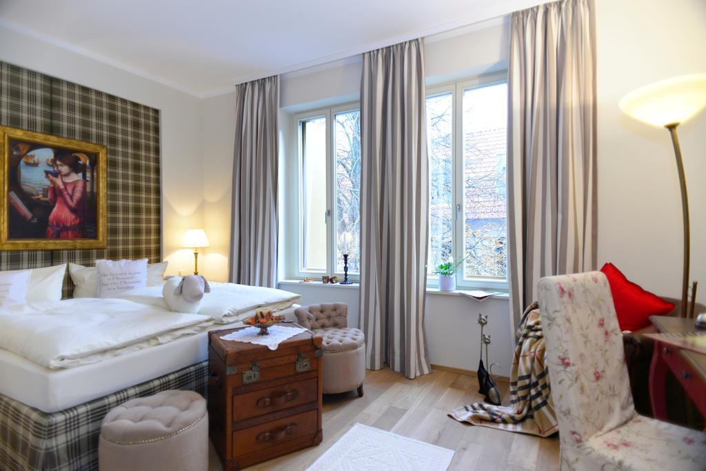 Schottennester Schlafen An Der Kraemerbruecke Erfurt Room photo