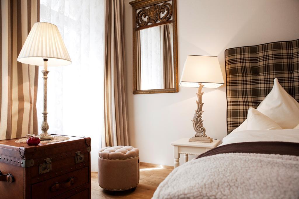 Schottennester Schlafen An Der Kraemerbruecke Erfurt Room photo